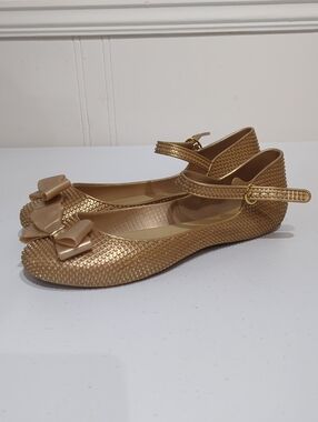 Mel by Melissa Gold ballet flats with bow and ankle strap - size 9